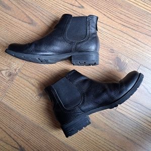 Söfft Black Chealsea Boots size 7